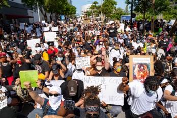 Protests in the USA deepen the economic crisis