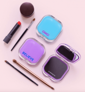 The closest  friend of makeup bags: Are you ready for close-up? 